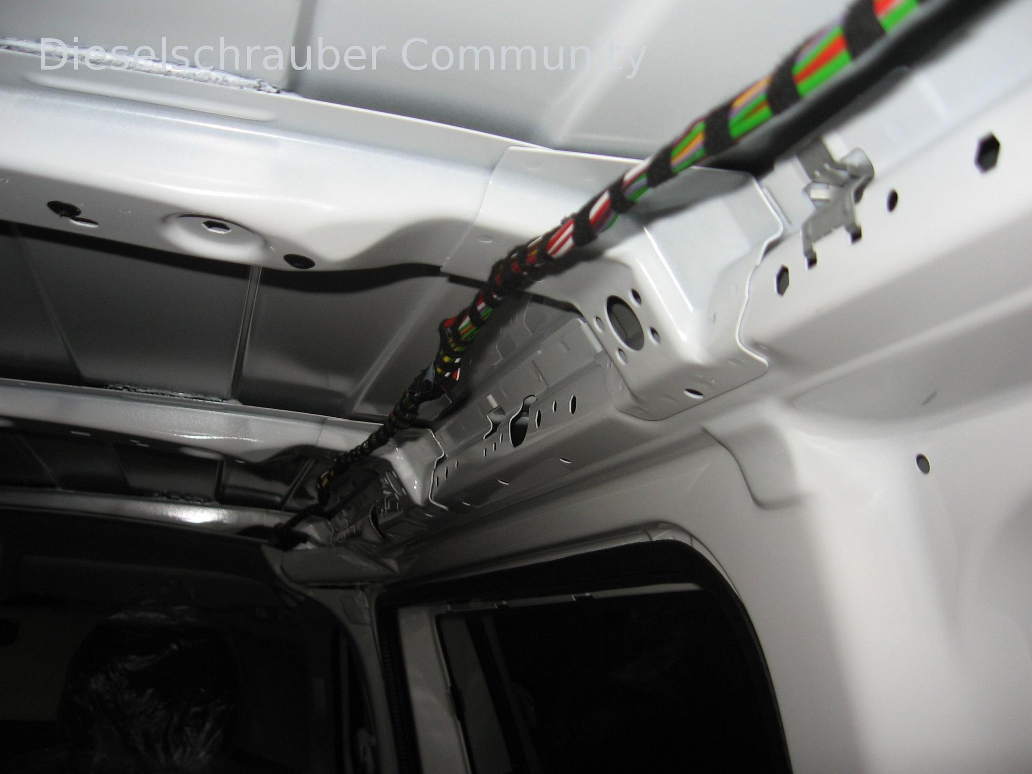 Radioausbau T6, Nachrüstung hintere Lautsprecher Kastenwagen T6-Kabelstrang-Dach.jpg