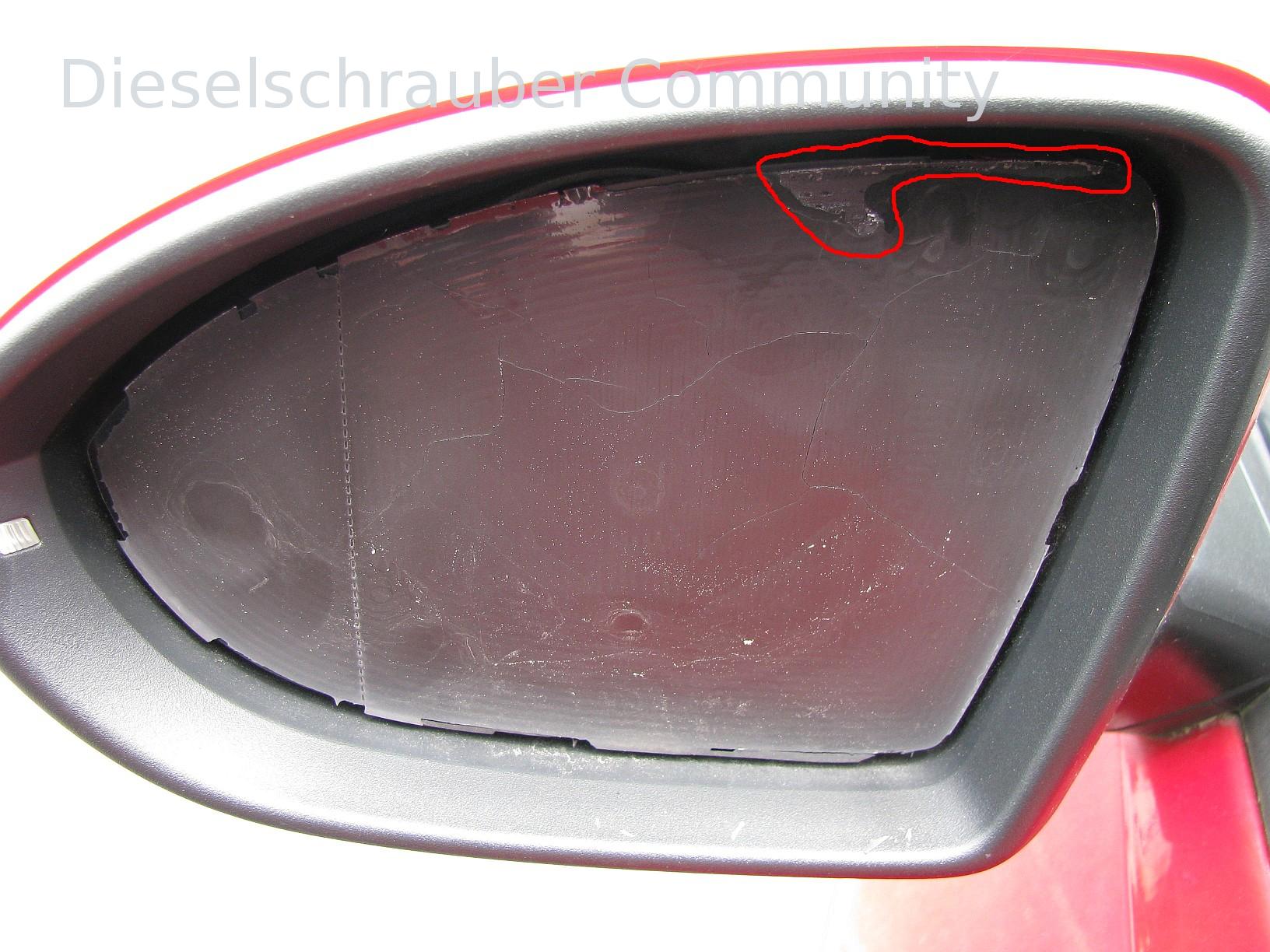 "Spiegel" Fahrerseite
Nur noch die Heizfolie - das Glas habe ich schon abgemacht.
Nur an der rot markierten Fläche war noch aktiver Kleber! links.jpg