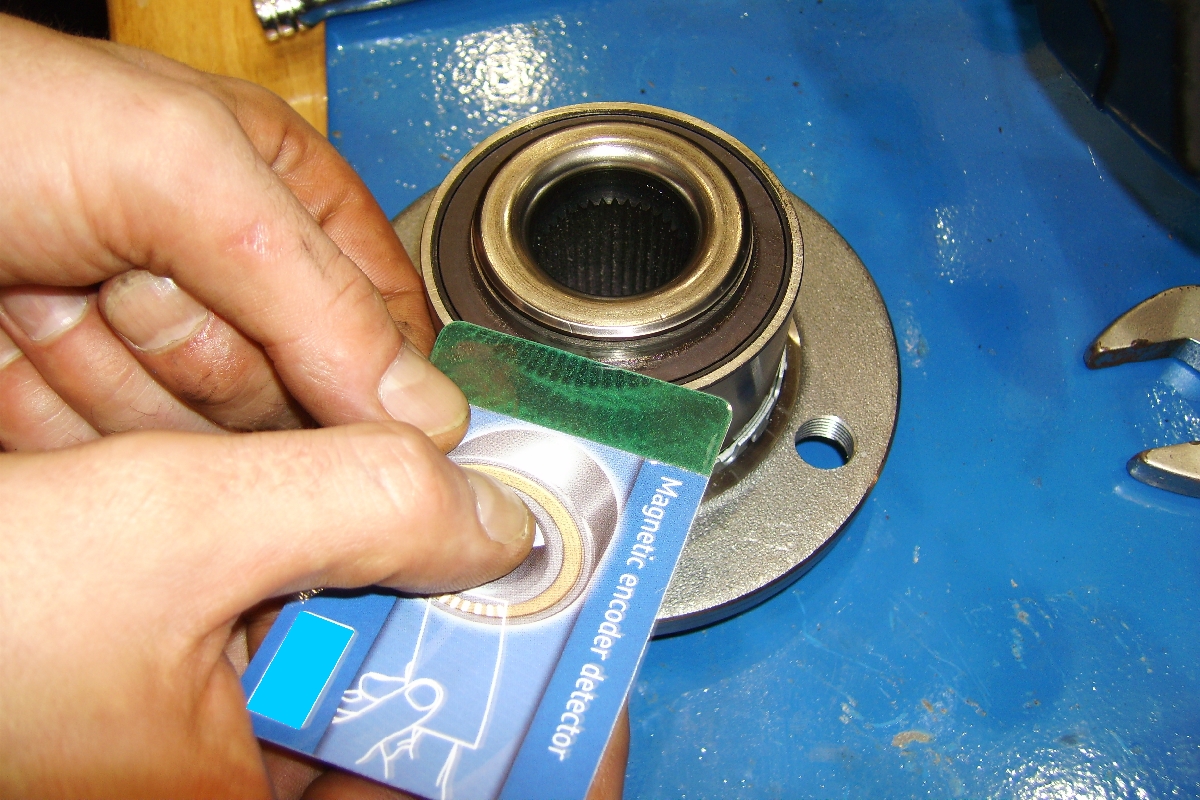 Kontrolle des intergriertem ABS-Impulsringes DSCI0201.jpg