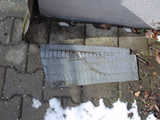 Wasser steht im Fussraum - Schimmel Dsc02991.jpg