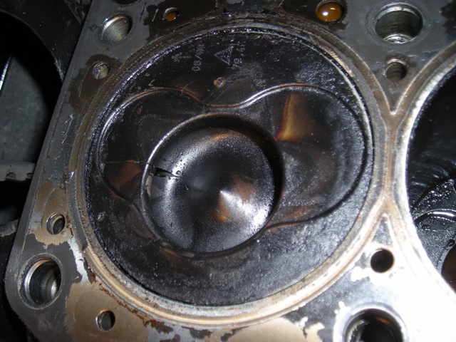 Kolben 1. Zyl. Piston_640x480.JPG