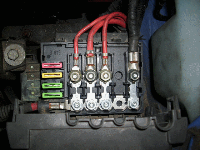 Sicherungshalter auf Batterie Lupo 3L" auf "Sicherungshalter Motorraum Lupo 3L" (Batterie ist nämlich im Kofferraum bei diesem Modelljahr) SicherungshalterLupo3L.png