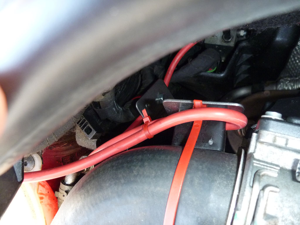 Klemme 15 Motorraum / Zentralelektikkasten Maderschutz4.jpg