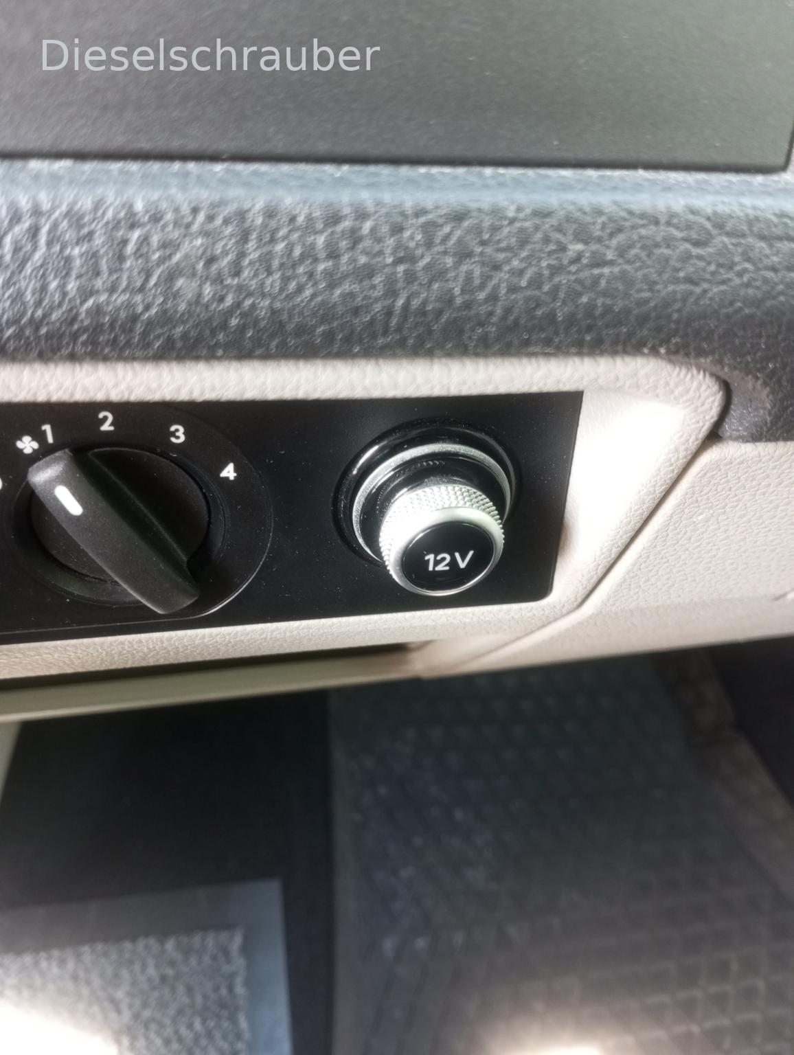 Abdeckung-12V-Steckdose-Audi-8W0919311.jpg