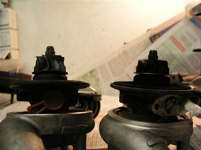 Turbinen im Vergleich
links KP39B, rechts KP39 P1010814.JPG