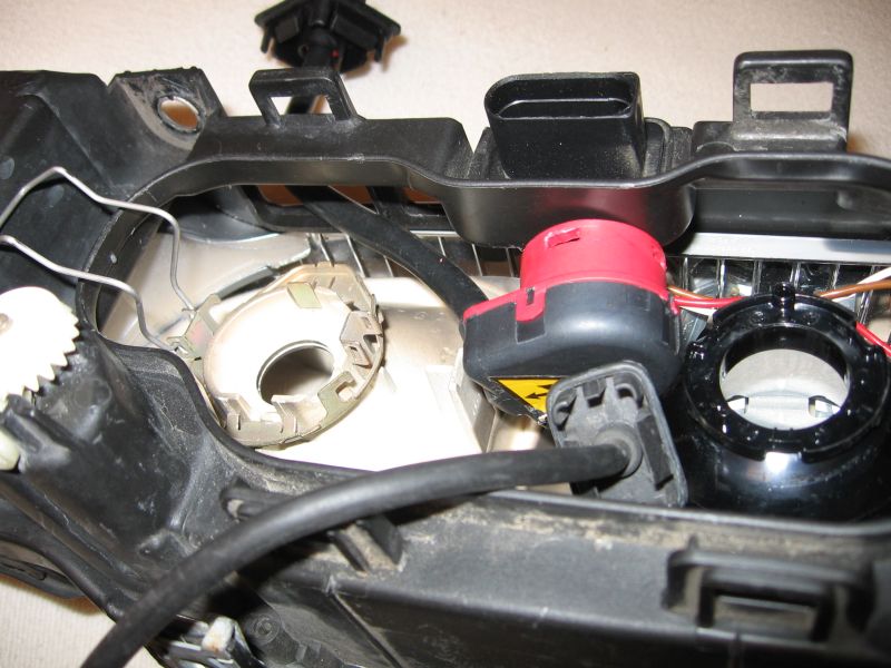 Replacing xenon ballast, Audi A3, but how? XenonScheinwerfer001_klein.jpg