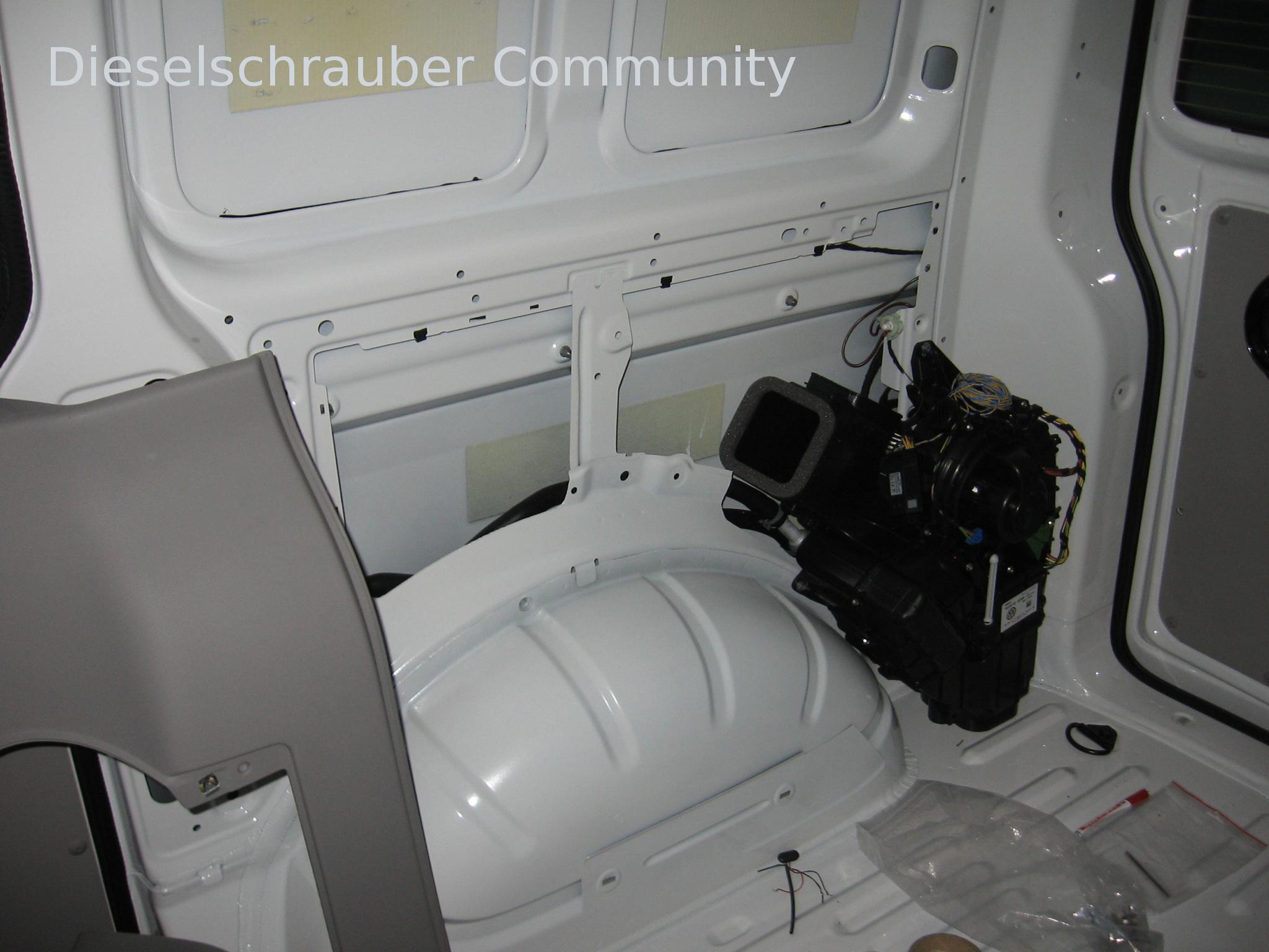 Air conditioning / heating in VW T5 and T6 Waermetauscher-Lueftung-fuer-Zuheizer-VW-T6.jpg