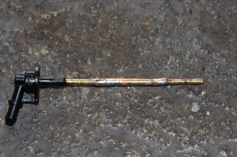 Rotating nozzle rear wiper (e.g., Golf 4) Waschduese_0006.jpg