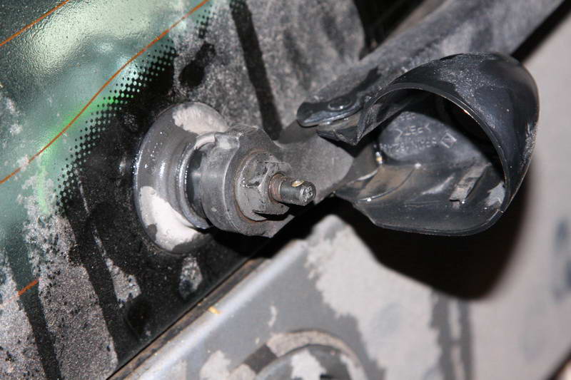 Rotating nozzle rear wiper (e.g., Golf 4) Waschduese_0001.jpg