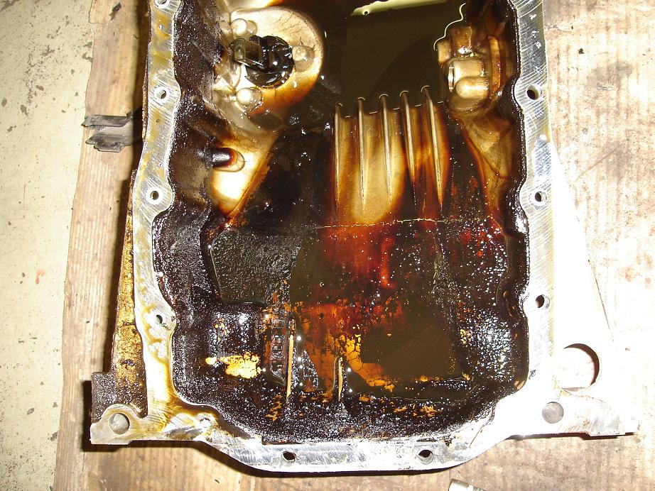 Ölwanne VW 1.8T mit Ölschlamm DSC03216.JPG