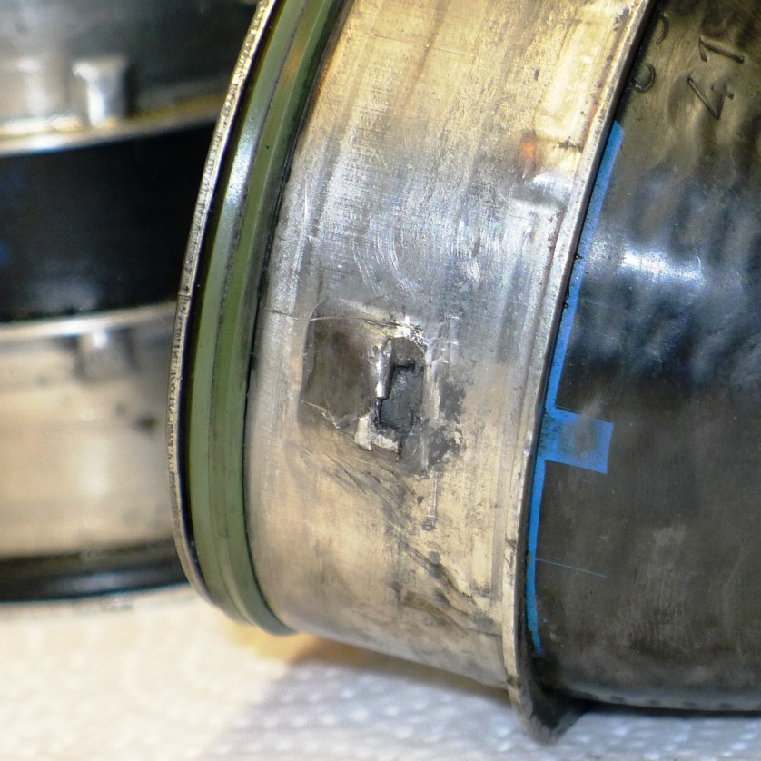 Intake length leaking - Wear on AGR coupling L1060813.jpg