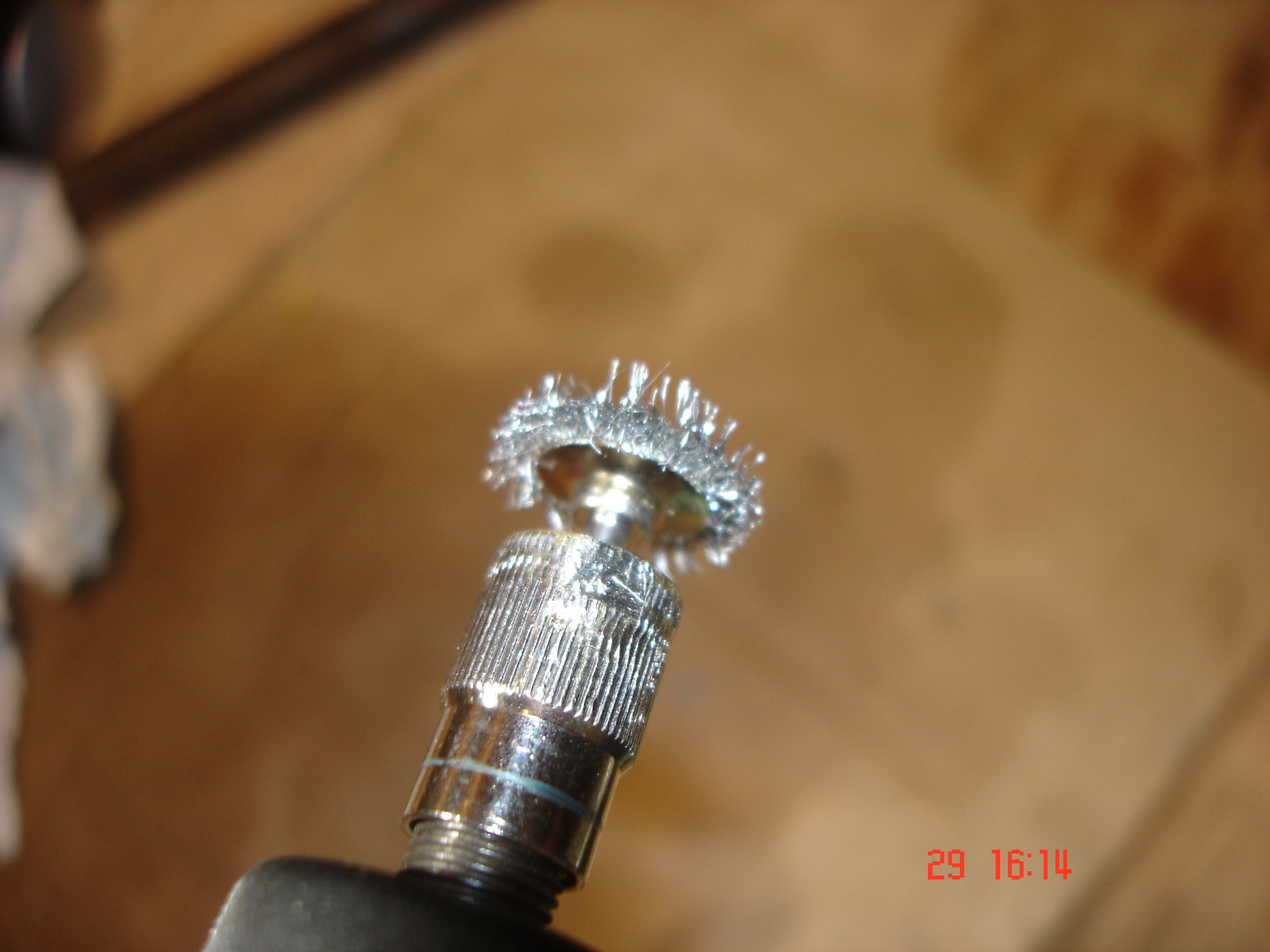 DrahtbĂŒrste (Rest :-) ) auf Dremel DSC02997.JPG