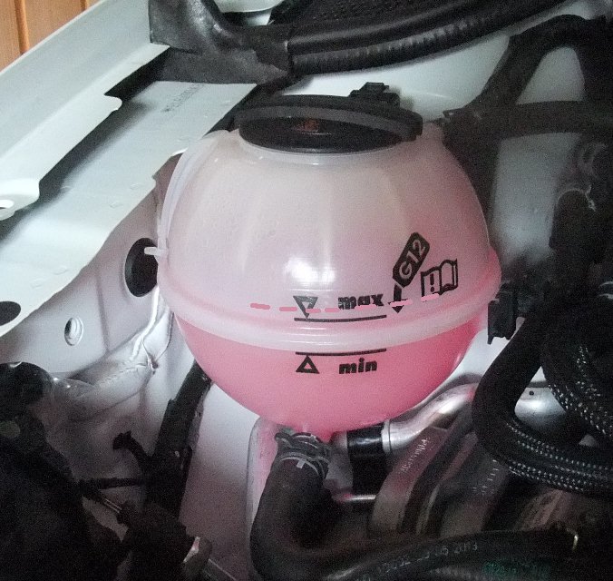 Schwankender Kühlmittelstand in neuem 2,0l TSI KuehlmittelSchwankung.JPG