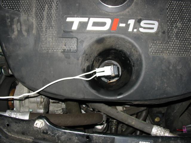 Der Peilstabsensor im eingebauten Zustand - weitere Bilder gibts in dem oben erwaehnten anderen Thread. lda3k.jpg