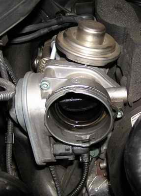 Vorne die Abstellklappe mit dem Stecker für den Antriebsmotor (unten). Abstellklappe.jpg