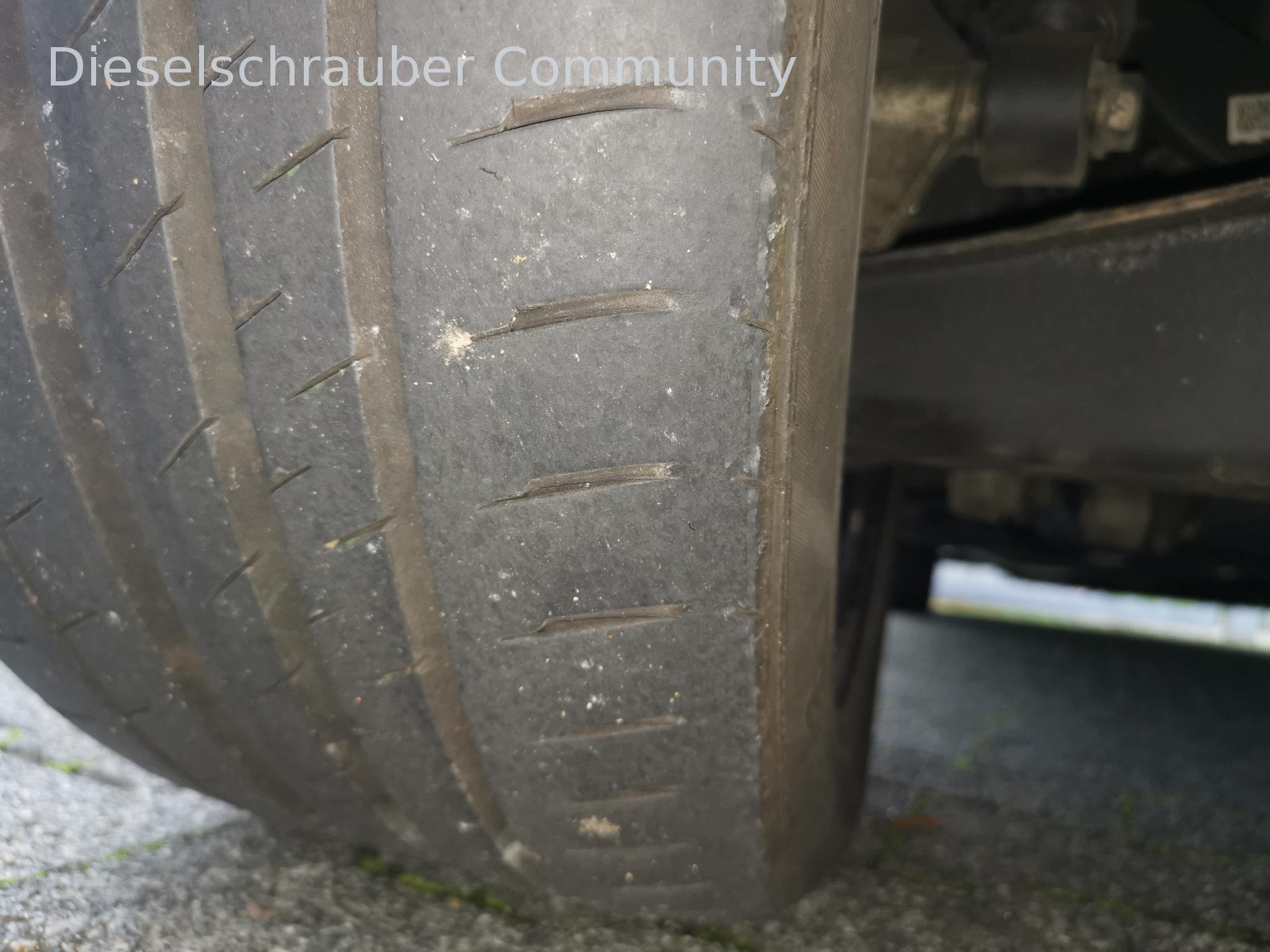 hintere Reifen innen stark abgefahren IMG_20191021_163258.jpg