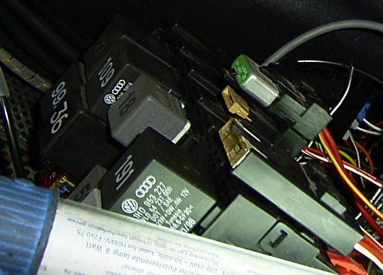 Zusatzsicherunshalter S101 mit 5 A Sicherung Sicherung.jpg