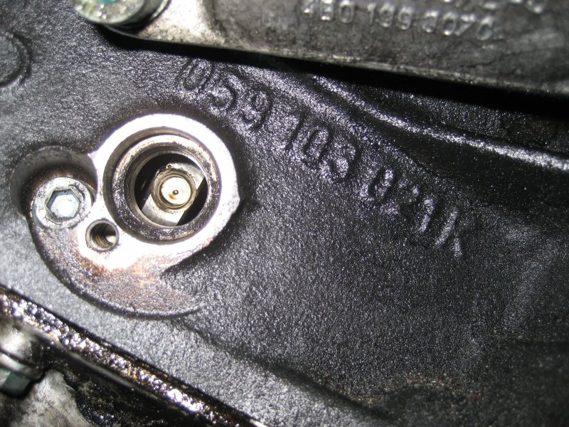 2.5l V6 TDI fixierloch.JPG