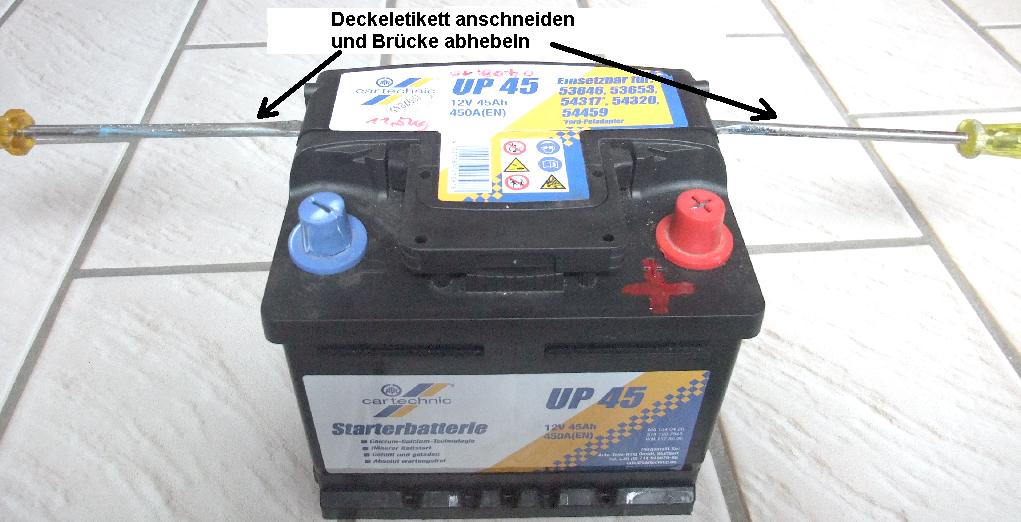 Zugang Schraubstopfen an Batterie. UP45_geschlossen.JPG