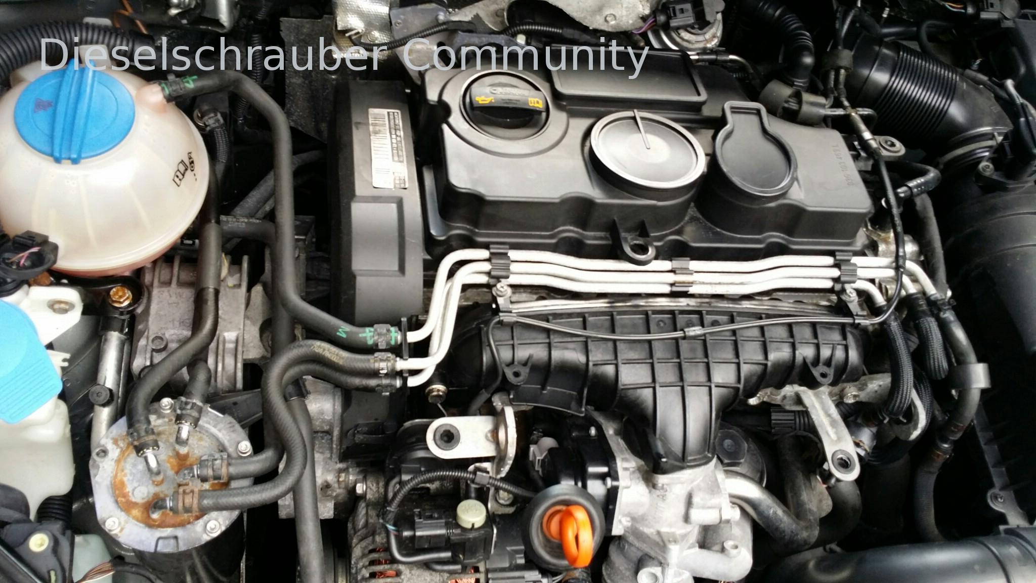 Motorraum Überblick VW Passat Variant 2.0 20150926_150027.jpg