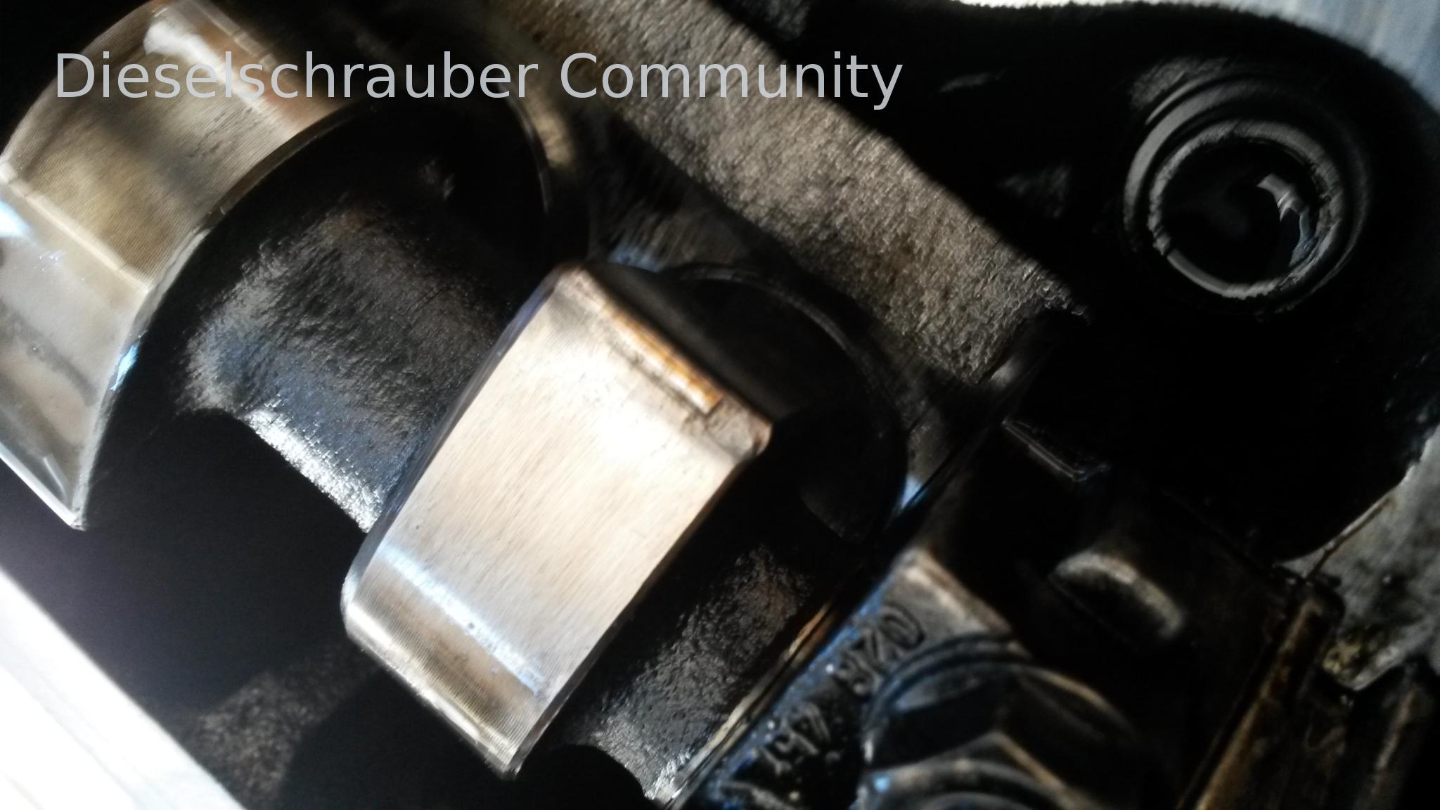 Abplatzung an TDI Nockenwelle durch übergesprungenem Zahnriemen. 20151011_114053.jpg